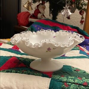 SALE🌻Fenton White and Purple Ruffled Glass Bowl